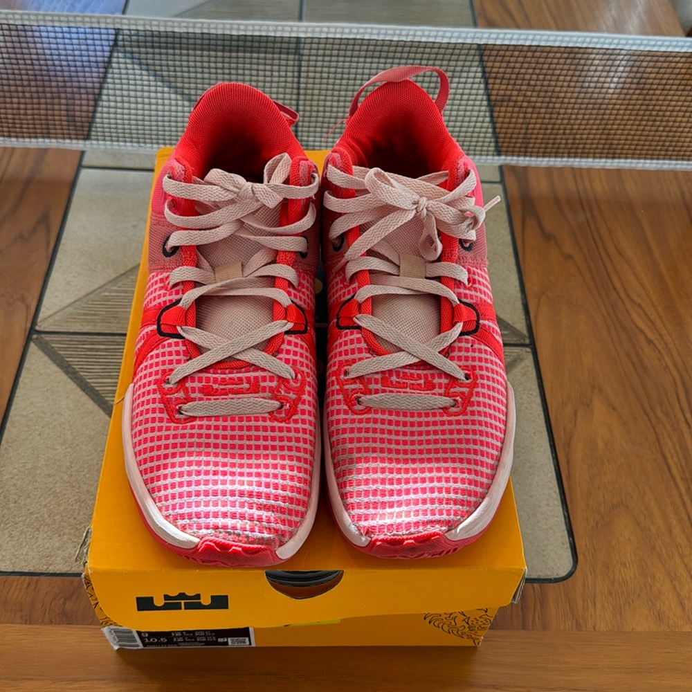 Men’s Nike Lebron Witness VII bright crimson size 9